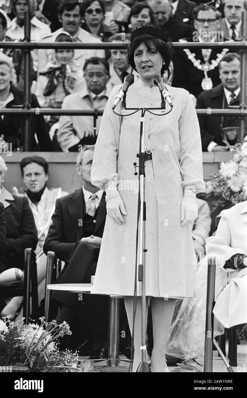 Ouverture Des Jeux Olympiques Pour Les Handicapés À Arnhem; Margriet Torche Date : 21 Juin 1980 Lieu : Arnhem Mots Clés : Désactivé, Jeux Olympiques Nom De La Personne : Marguerite, Princesse Banque D'Images