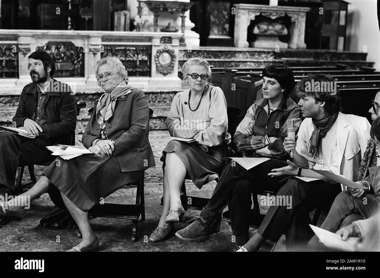 La prière et Vastenaktie dans l'église Moïse et Aaron d'Adam ont commencé comme un soutien au peuple d'El Salvador. Joost Koster, Mme Klompe, Mary Rose et d'autres pour écouter la princesse Irene. Le 4 Avril 1982; Banque D'Images