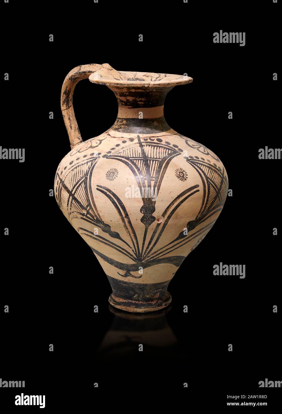 La carafe à la décoration Minoenne décorée de papyrus stylisé, Palaikastro, 1500-1450 av. J.-C.; Musée archéologique d'Héraklion, fond noir Banque D'Images