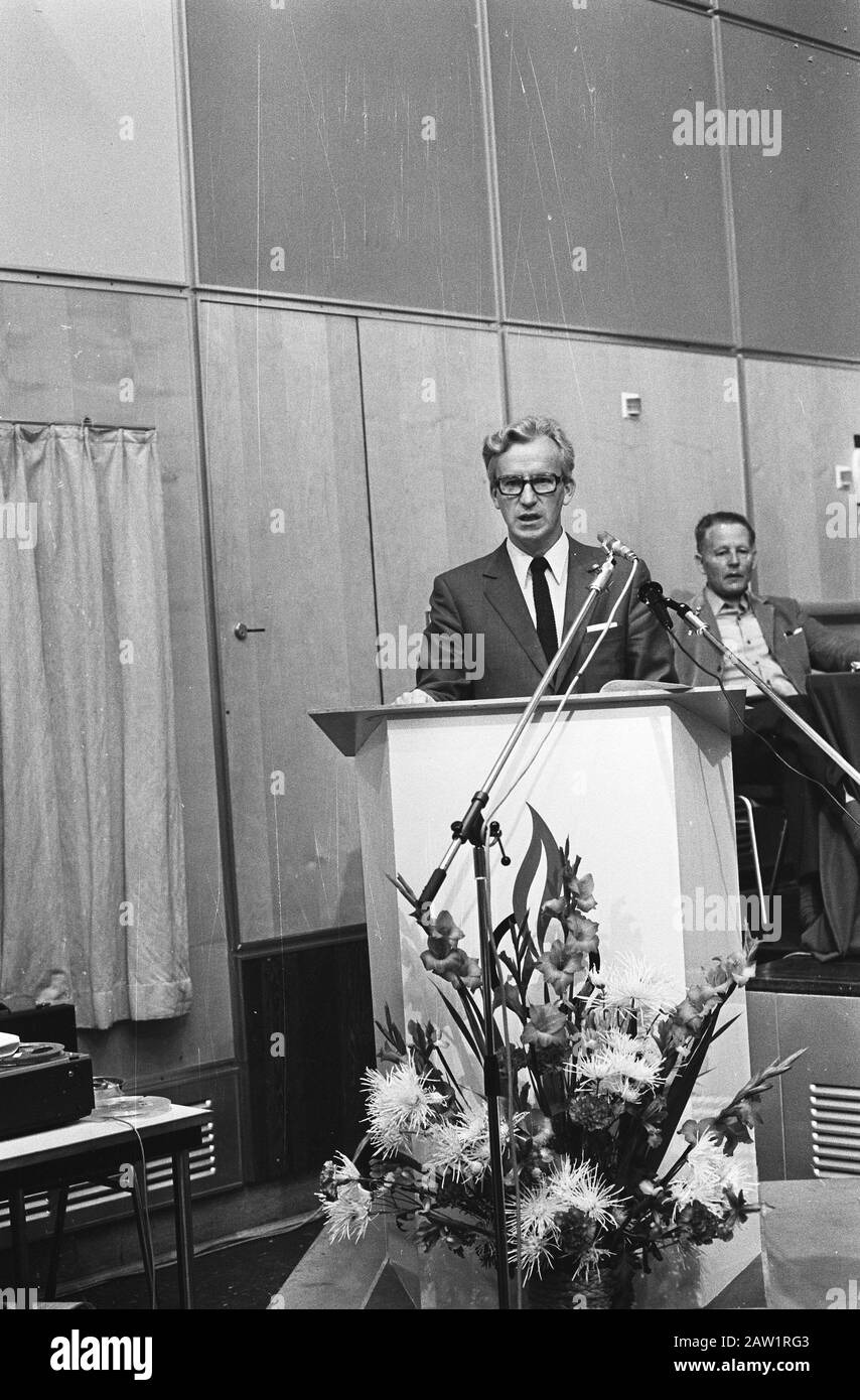 André Kloos Jan Broeksz Président de la VARA Hilversum Kloos Date de parole : 8 mai 1971 lieu : Hilversum, Noord-Holland mots clés : radiodiffusion, présidents Nom De La Personne : Kloos, André Nom de l'institution : Vara Banque D'Images