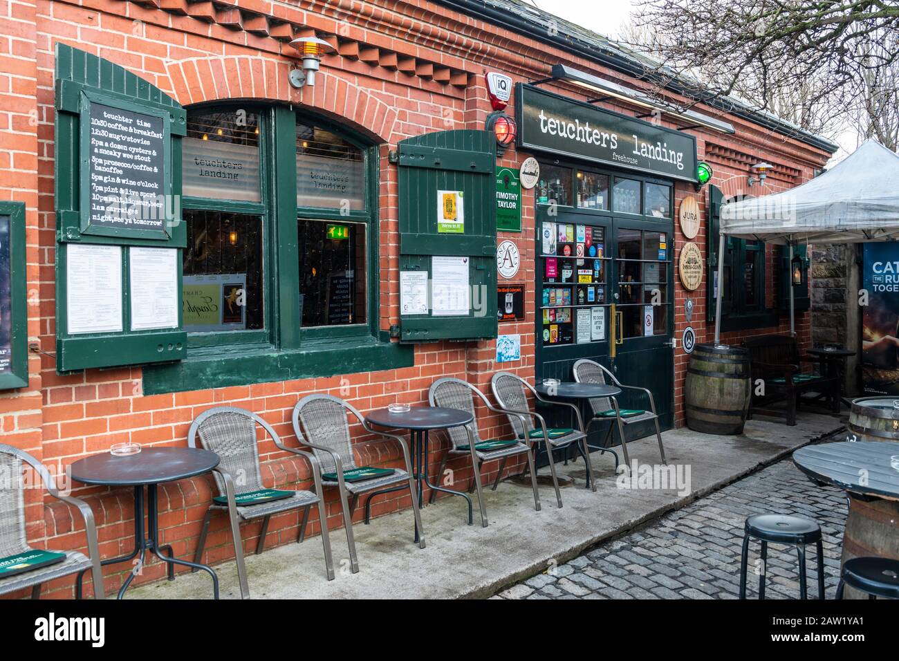 Teuchters Landing pub et restaurant sur Dock Place à Leith, Édimbourg, Écosse, Royaume-Uni Banque D'Images
