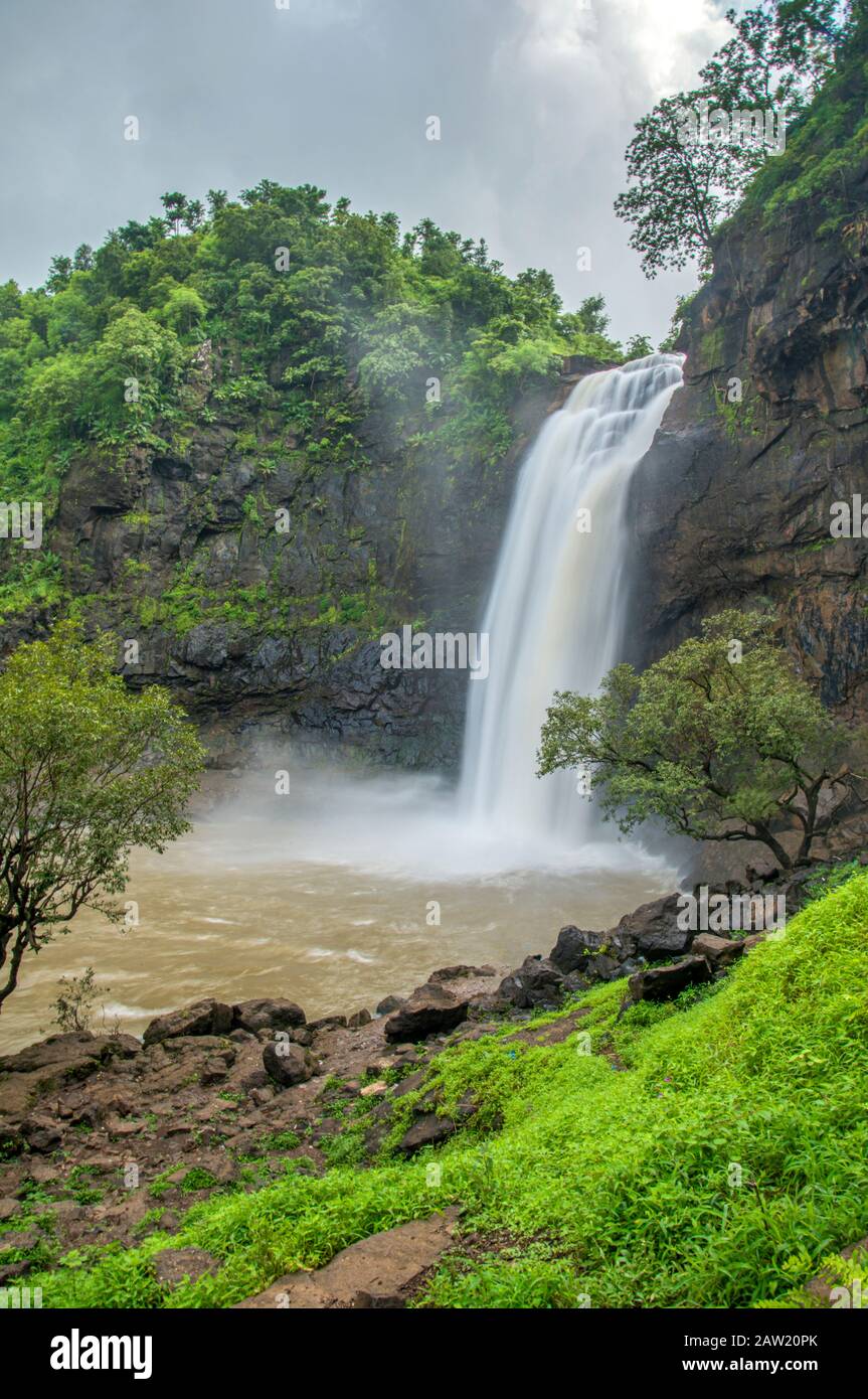 Dabhosa Waterfall, Jawhar, Thane, Maharashtra, Inde. L'une des plus hautes chutes d'eau située près de Mumbai Banque D'Images
