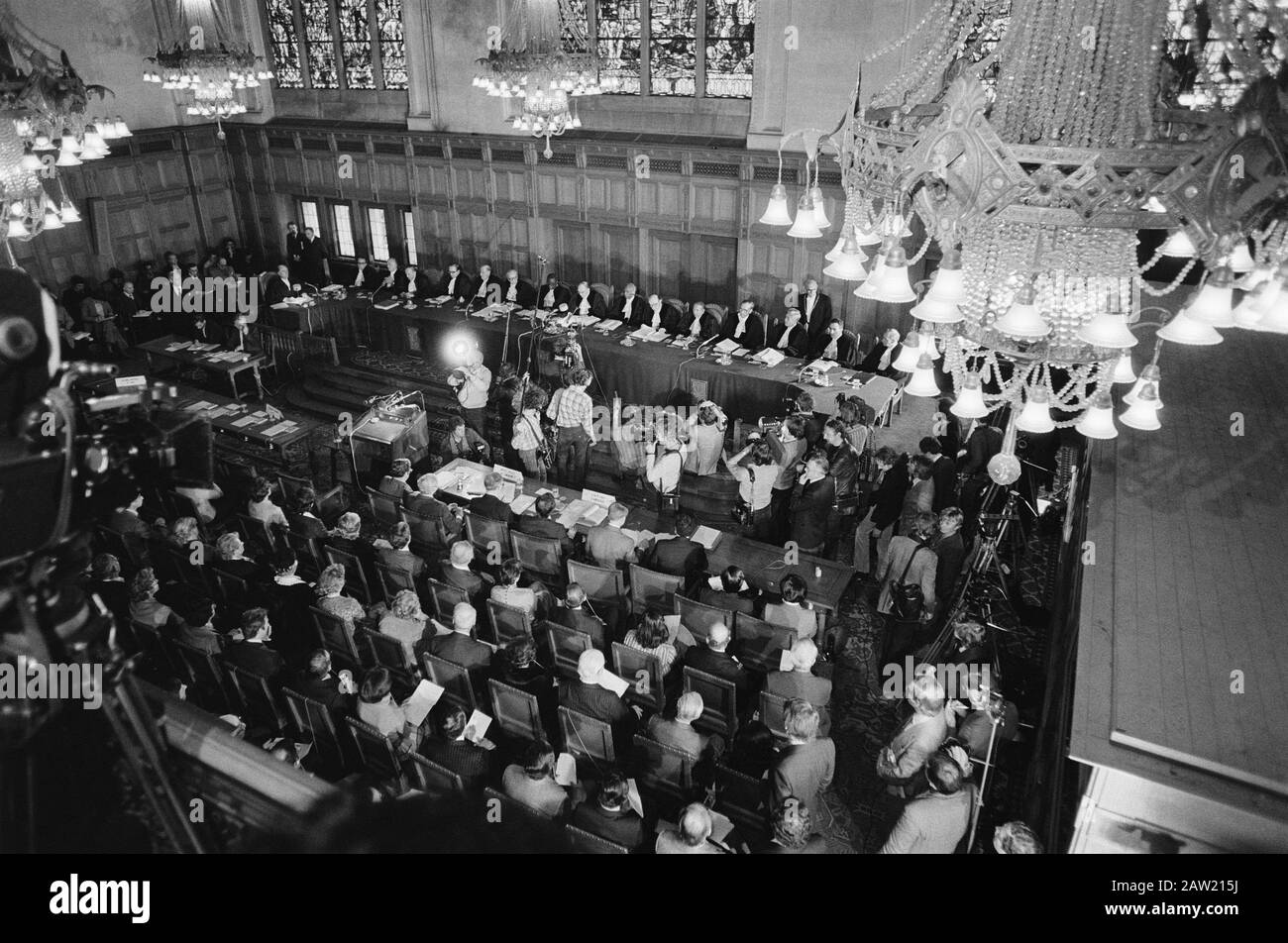 Audition de la CIJ au Palais de la paix à la Haye concernant l'affaire des otages en Iran vue d'ensemble de la salle principale de la session Date: 10 décembre 1979 lieu: La Haye, Pays-Bas du Sud mots clés: Députés , délégations, auditions, tribunaux Nom de l'institution: Palais de la paix Banque D'Images