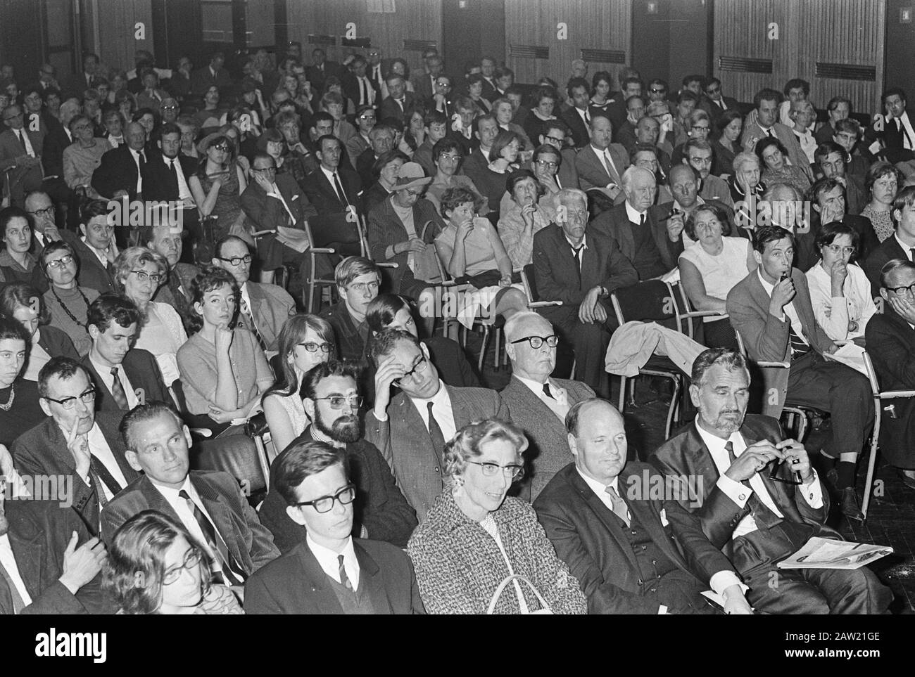Teach-in PSP sur la situation au Moyen-Orient à Grand Hotel Krasnapolsky hall vue d'ensemble Date: 15 juin 1967 lieu: Amsterdam, Noord-Holland mots clés: Réunions, hôtels, partis politiques Banque D'Images