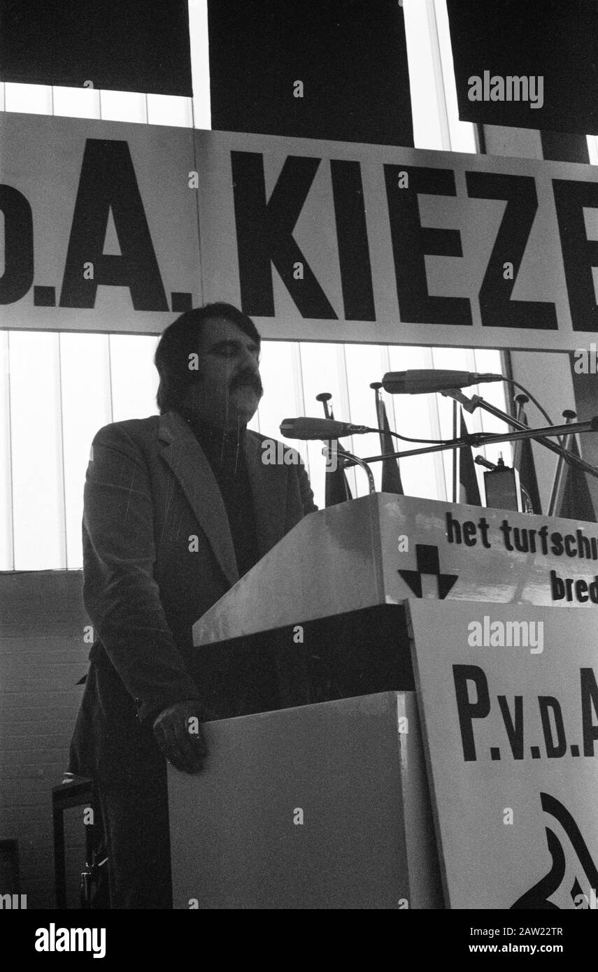 La conférence du Parti travailliste à Breda Paartijvoorzitter Van der Louw Date de parole: 26 janvier 1974 lieu: Breda, Noord-Brabant mots clés: Congrès, partis politiques, présidents Nom De La Personne: Louw André van der Banque D'Images