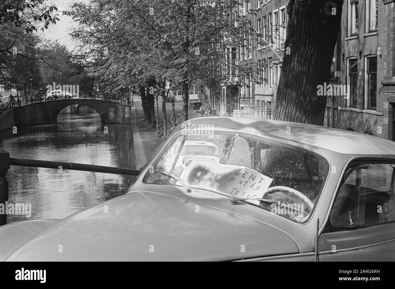 Stationnement mètres à Amsterdam et stationnement Date : 17 juillet 1963 lieu : Amsterdam, Noord-Holland mots clés : stationnement, problèmes de stationnement Banque D'Images