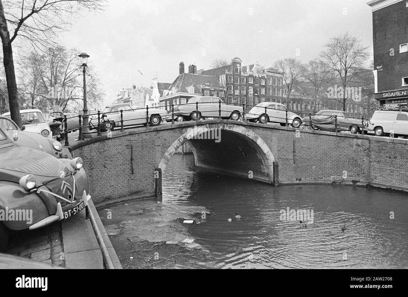 Stationnement sur les ponts / negateifstrook Date : 23 février 1967 mots clés : ponts, voitures Banque D'Images