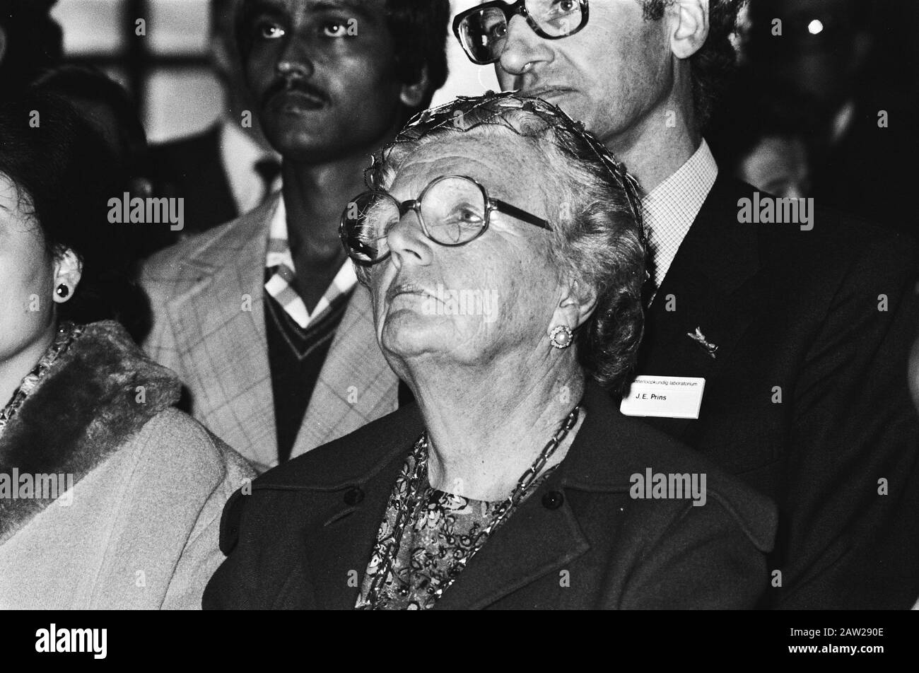 Visite d'État Président du Bangladesh Reine Juliana Date: 24 avril 1979 lieu: Flevoland, Noordostpolder mots clés: Visite, reines, laboratoires, portraits Nom De La Personne: Juliana (Reine Pays-Bas), Juliana, Queen Banque D'Images