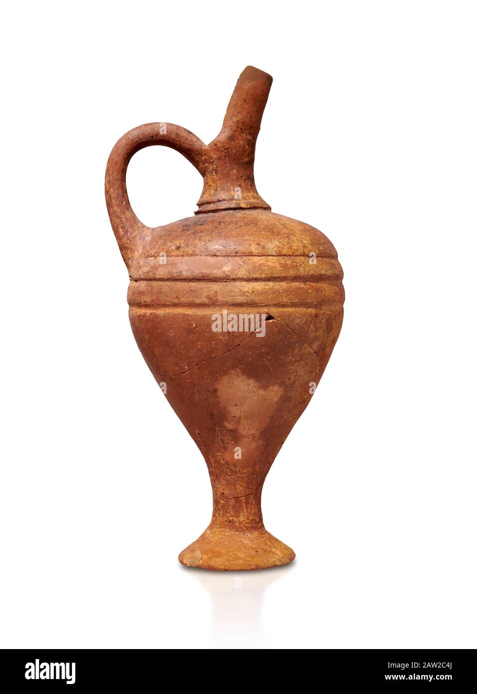 Minoan terre cuite beak a crié lidation cruches , Poros-Héraklion 1600-1450 BC; Musée archéologique d'Héraklion, fond blanc. Banque D'Images
