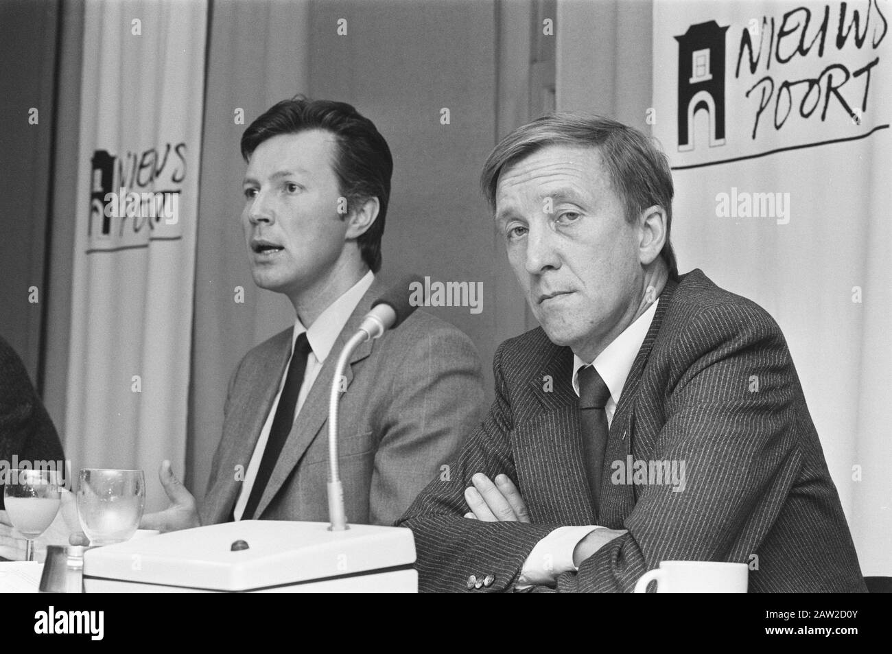 Conférence de presse dans le cadre de la publication de la traduction de l'Annuaire de l'Institut de presse 1984 Date : 25 septembre 1984 mots clés : conférences de presse Nom De La Personne : Hylke Tromp, lotgard Banque D'Images