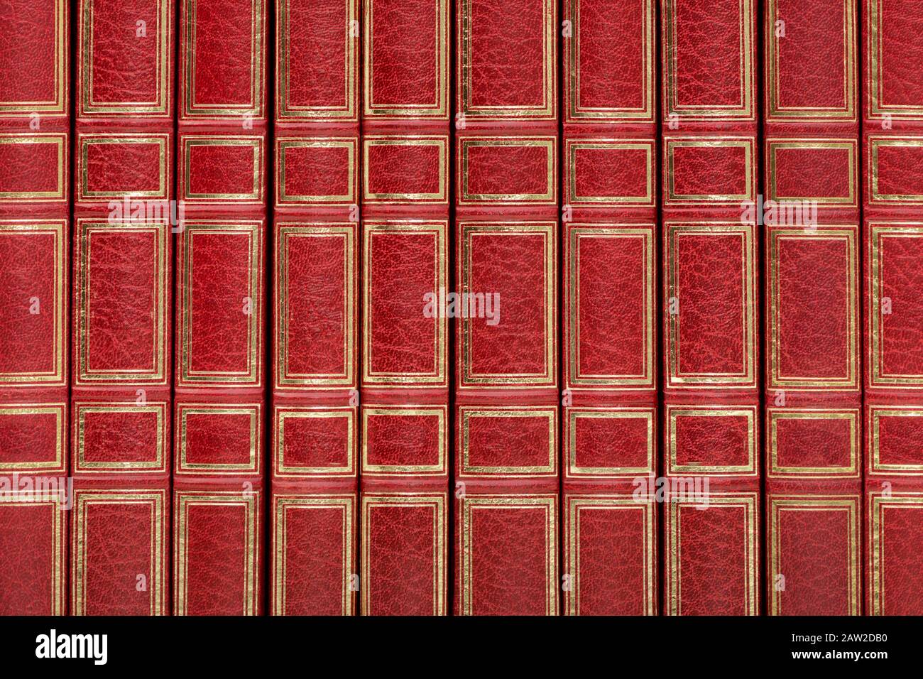 vue rapprochée des grands classiques, des livres fermés en rouge et en or Banque D'Images