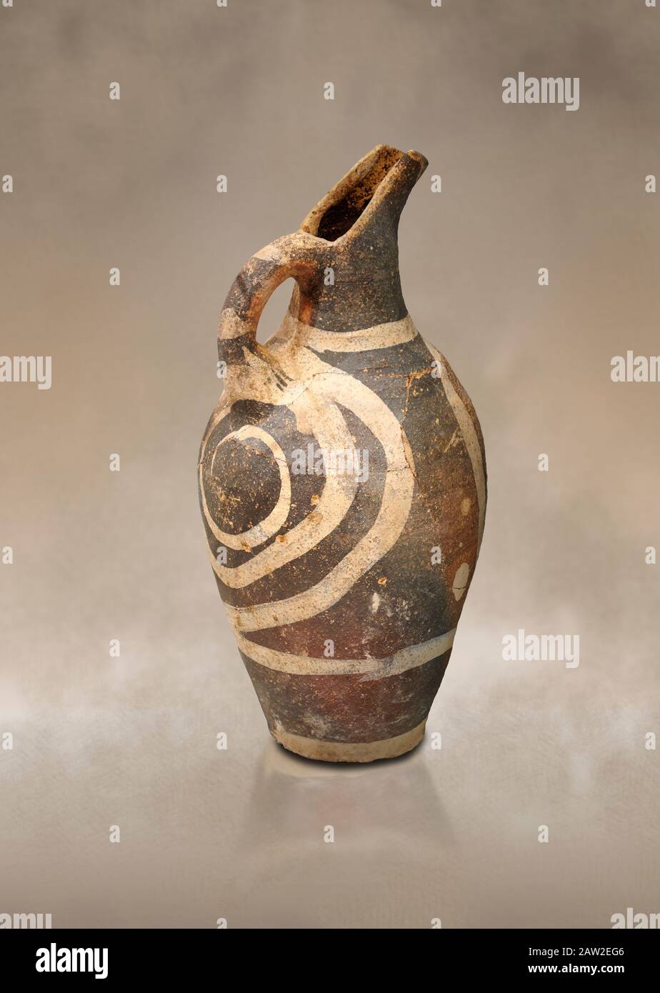 Pichet de style Kamares à la décoration Minoan avec motif tourbillon, cimetière de Poros 1800-1650 av. J.-C.; Musée archéologique d'Héraklion. Banque D'Images