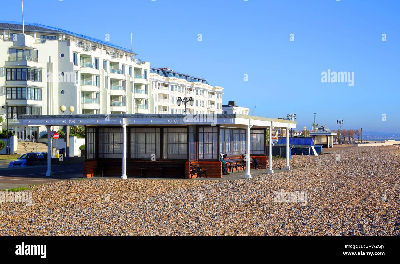 la plage en bord de mer de worthing sur la côte ouest du sussex Banque D'Images