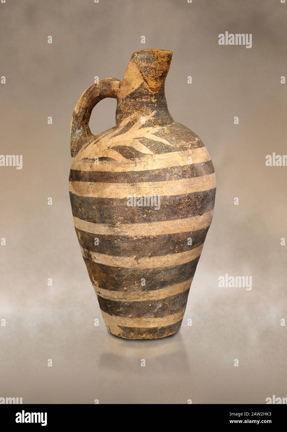 Pichet de style Kamares à la décoration Minoan avec anneau comncentrique, cimetière de Poros 1800-1650 av. J.-C.; Musée archéologique d'Héraklion. Banque D'Images