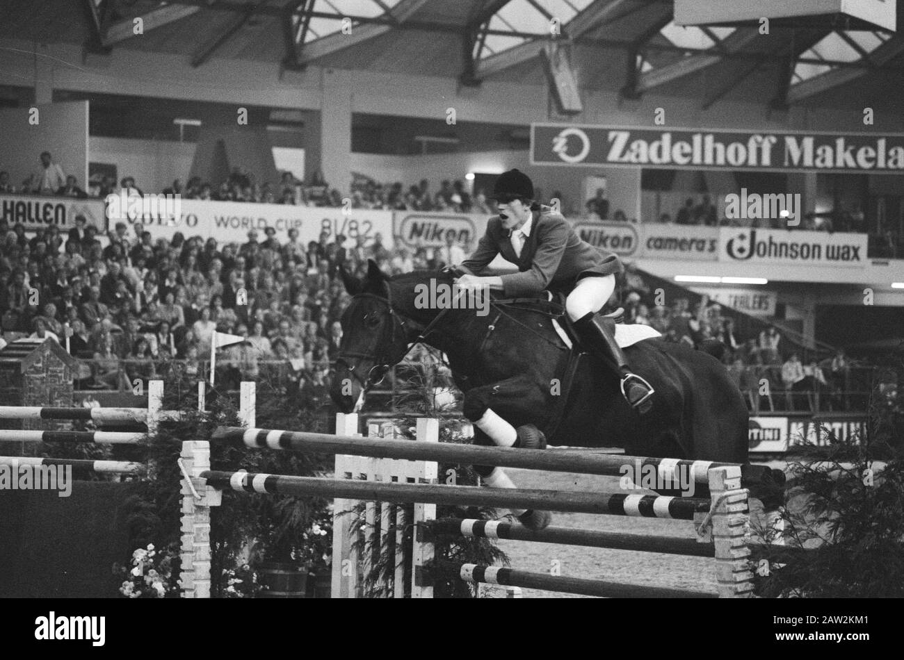Saut Amsterdam Rai; Grand Prix D'Amsterdam Piet Raymakers On Eurotex Femme Fatale Date: 1 Novembre 1981 Lieu: Amsterdam, Noord-Holland Mots Clés: Eurotex Femme Fatale (Cheval) Cheval Nom De La Personne: Raymakers, Piet Nom De L'Institution: Saut Amsterdam Banque D'Images