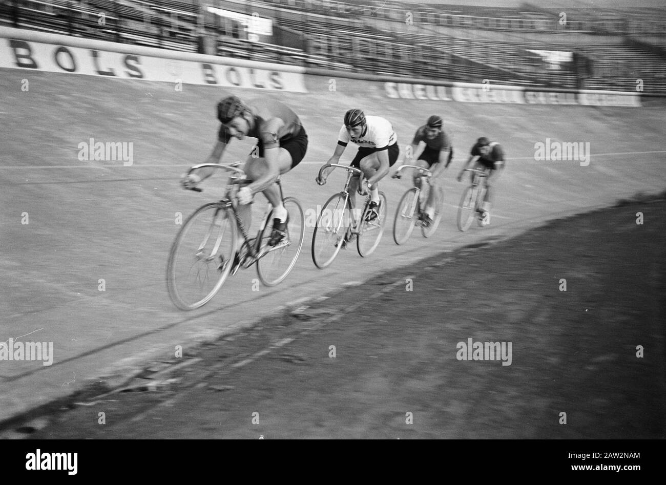 Ploegenachtervolgingsrit dans l'équipe de la Ville olympique en action Date: 19 août 1965 mots clés: Labour, cyclistes Banque D'Images