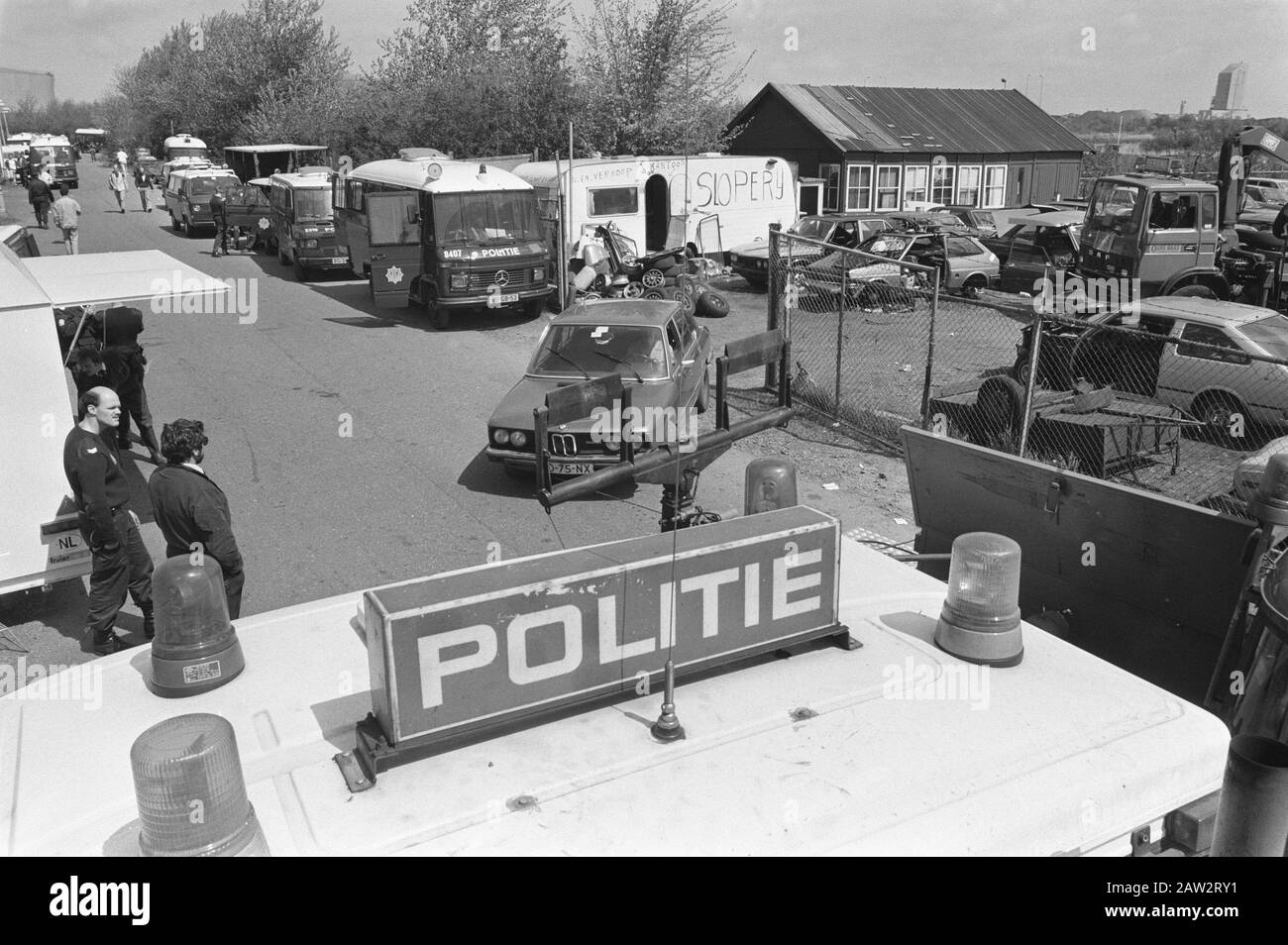 Action de la police au motif le Heining pour mettre fin aux activités criminelles Date: 13 mai 1986 mots clés: Actions, police Nom: Heining Banque D'Images