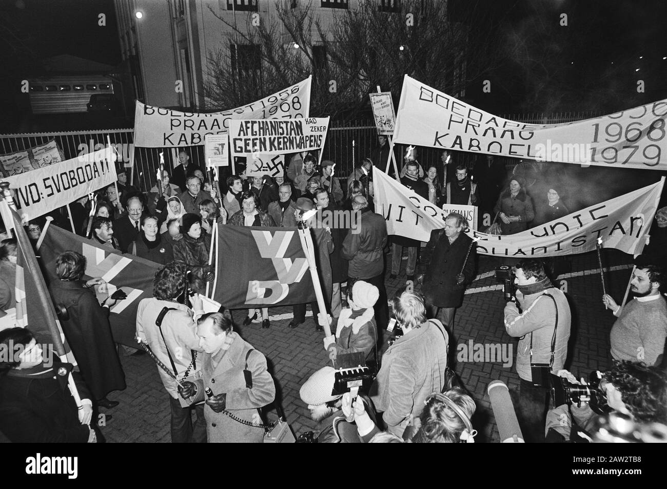 Les partis politiques démontrent à l'ambassade de Russie i.v.p.a.m. invasion de l'Afghanistan Date : 10 janvier 1980 mots clés : Ambassades, manifestations Banque D'Images