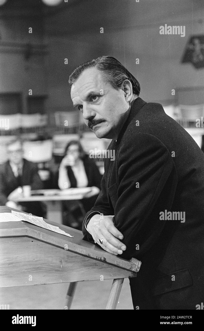 Formation politique de LA VPRO Utrecht, M. Smits (CDU) Date : 19 décembre 1966 lieu : Utrecht Nom De La Personne : sommets Nom de l'institution : vPro Banque D'Images