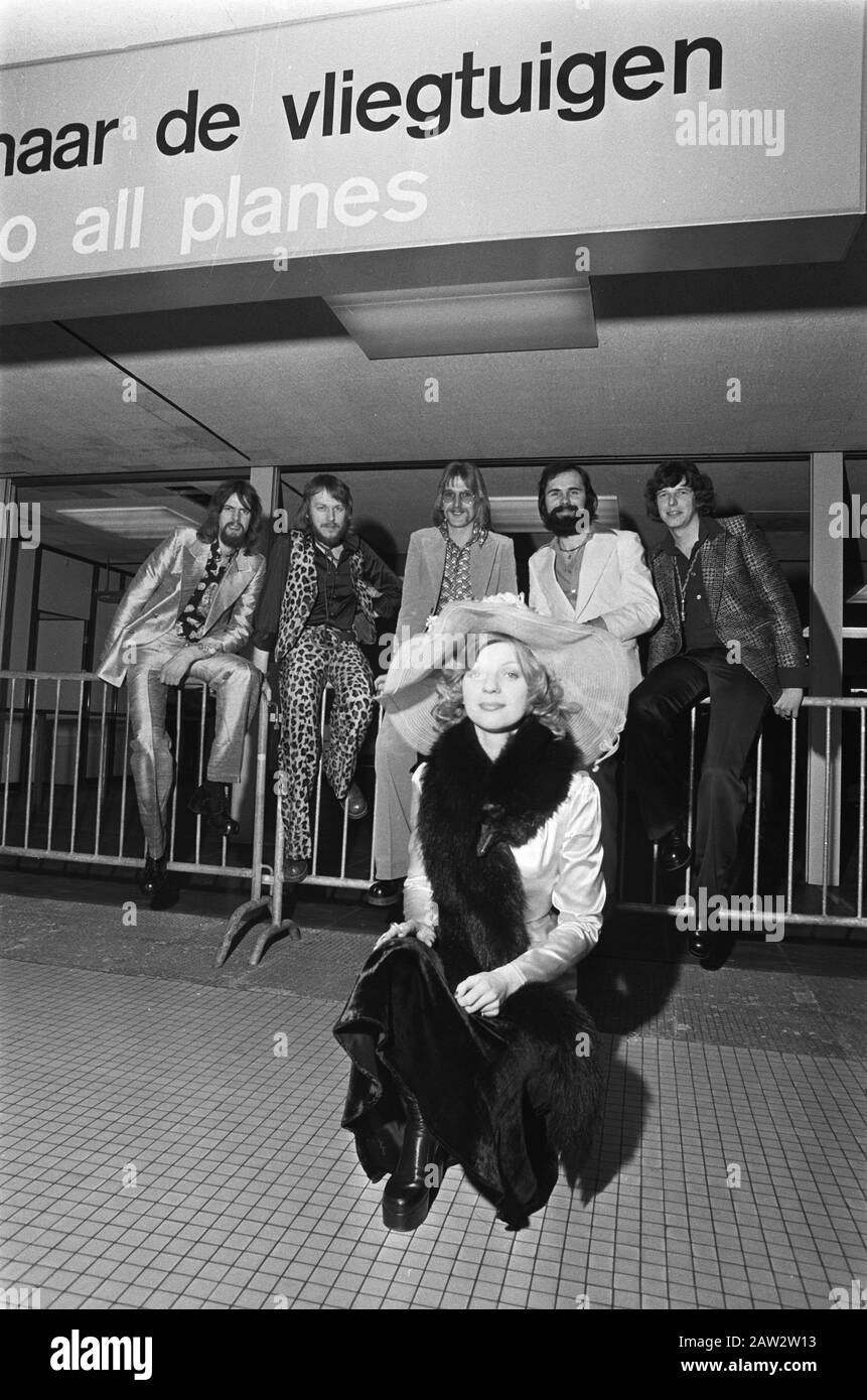 Rock Band Teach De Schiphol À Stockholm Concours Eurovision Date : 18 Mars 1975 Mots Clés : Rock Bands Nom De La Personne : Eurovision Nom De L'Institution : Teach In Banque D'Images