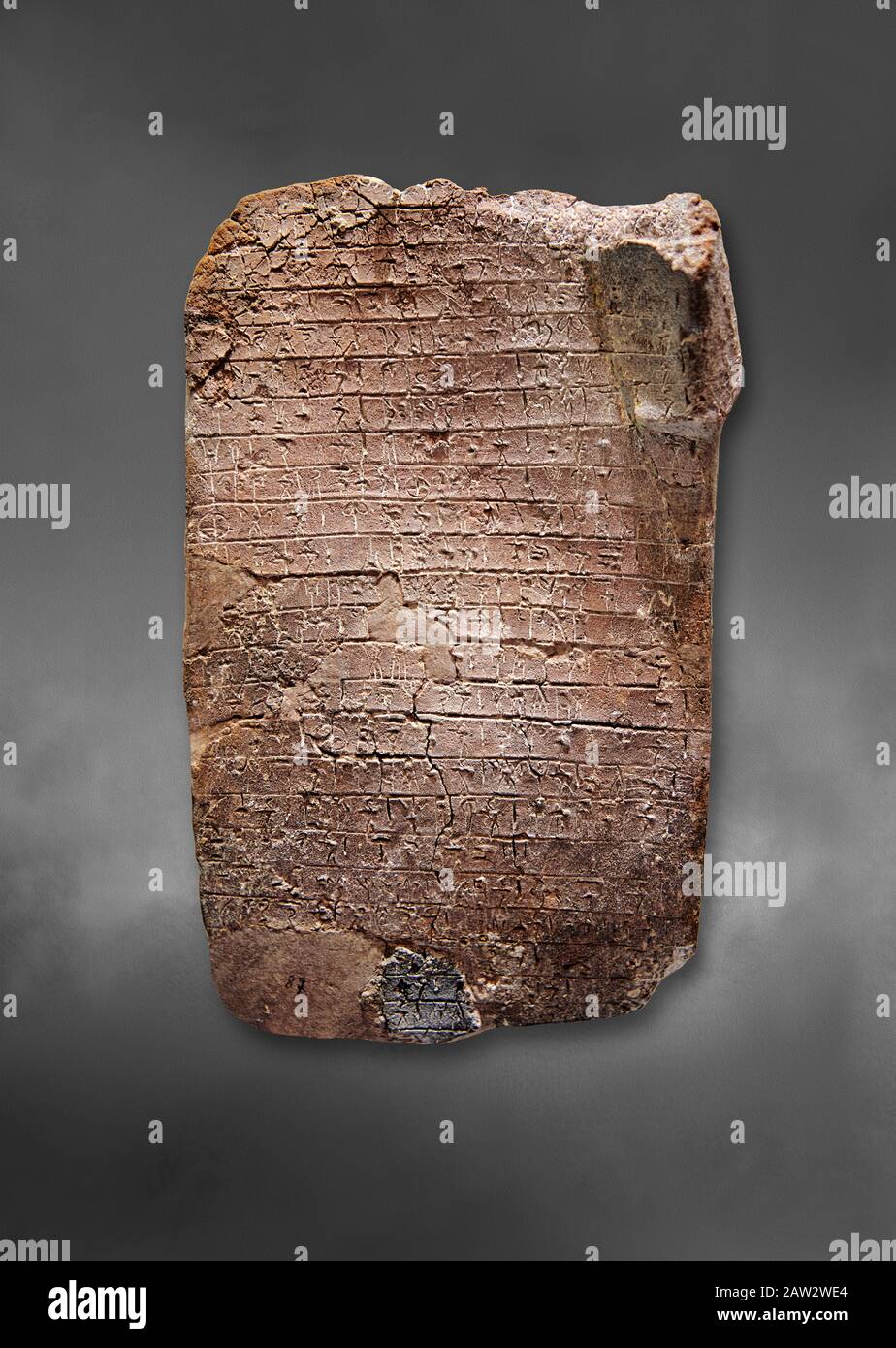 Minoan linea un comprimé avec script administatif, Knossos 1800-1450 av. J.-C., Musée archéologique d'Héraklion, fond gris. Banque D'Images