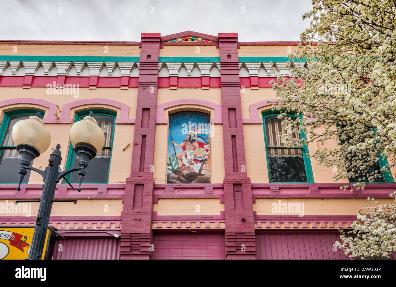 Détail de la façade du bâtiment historique de l'hôtel Columbia, construit en 1901, de style italien, au 322-326 S Main St, à Pendleton, Oregon, États-Unis Banque D'Images