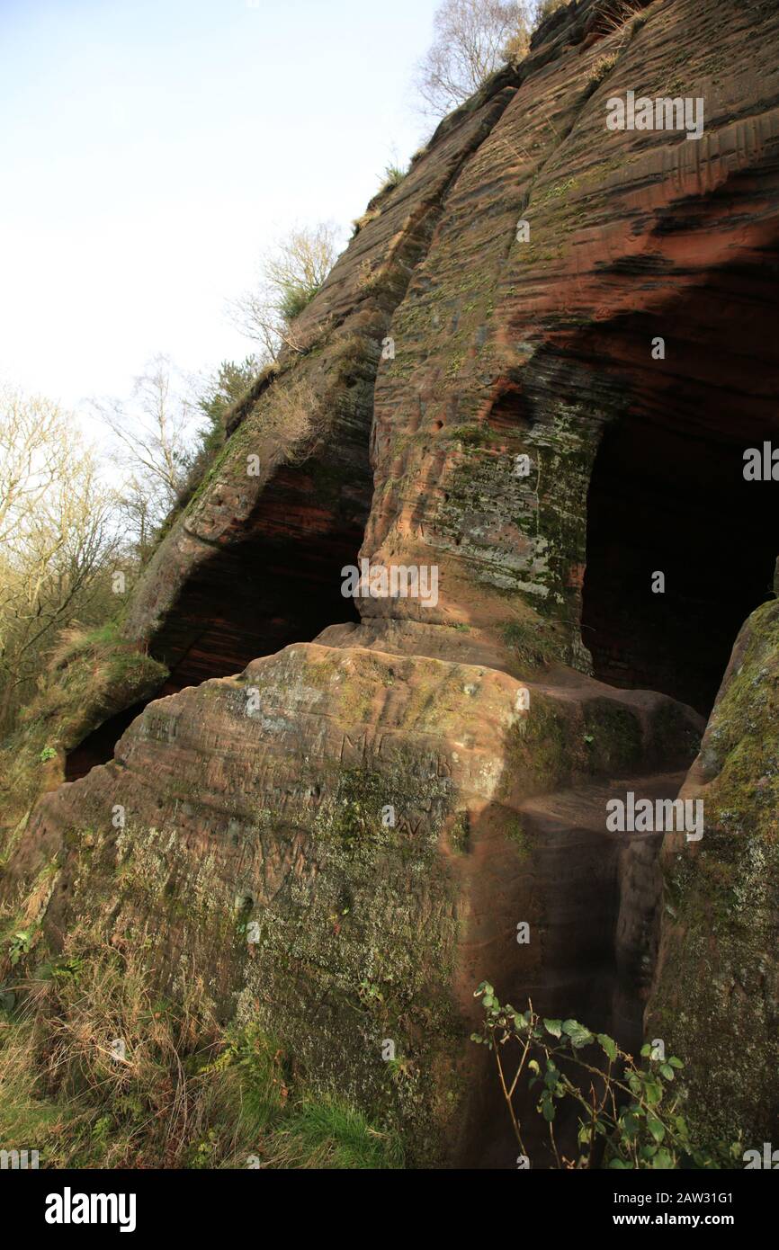 Grottes rocheuses de Nanny sur Kinver Edge, Staffordshire, Angleterre, Royaume-Uni. Banque D'Images