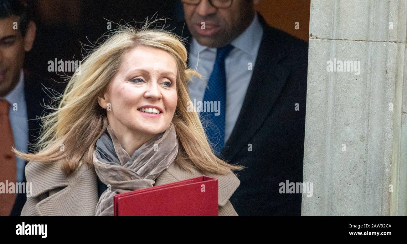 Londres, Royaume-Uni. 6 février 2020. Esther McVey MP Housing Ministre quitte une réunion du Cabinet au 10 Downing Street, Londres crédit: Ian Davidson/Alay Live News Banque D'Images