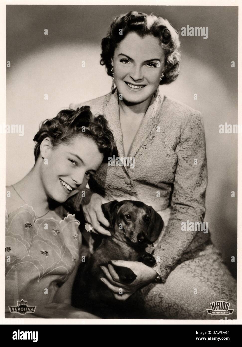 1953 , ALLEMAGNE DE L'OUEST : l'actrice autrichienne ROMY SCHNEIDER ( née Rosemarie Albach-Retty - 1938 - 1982 ) avec sa mère MAGDA SCHNEIDER ( 1909 - 1996 Banque D'Images