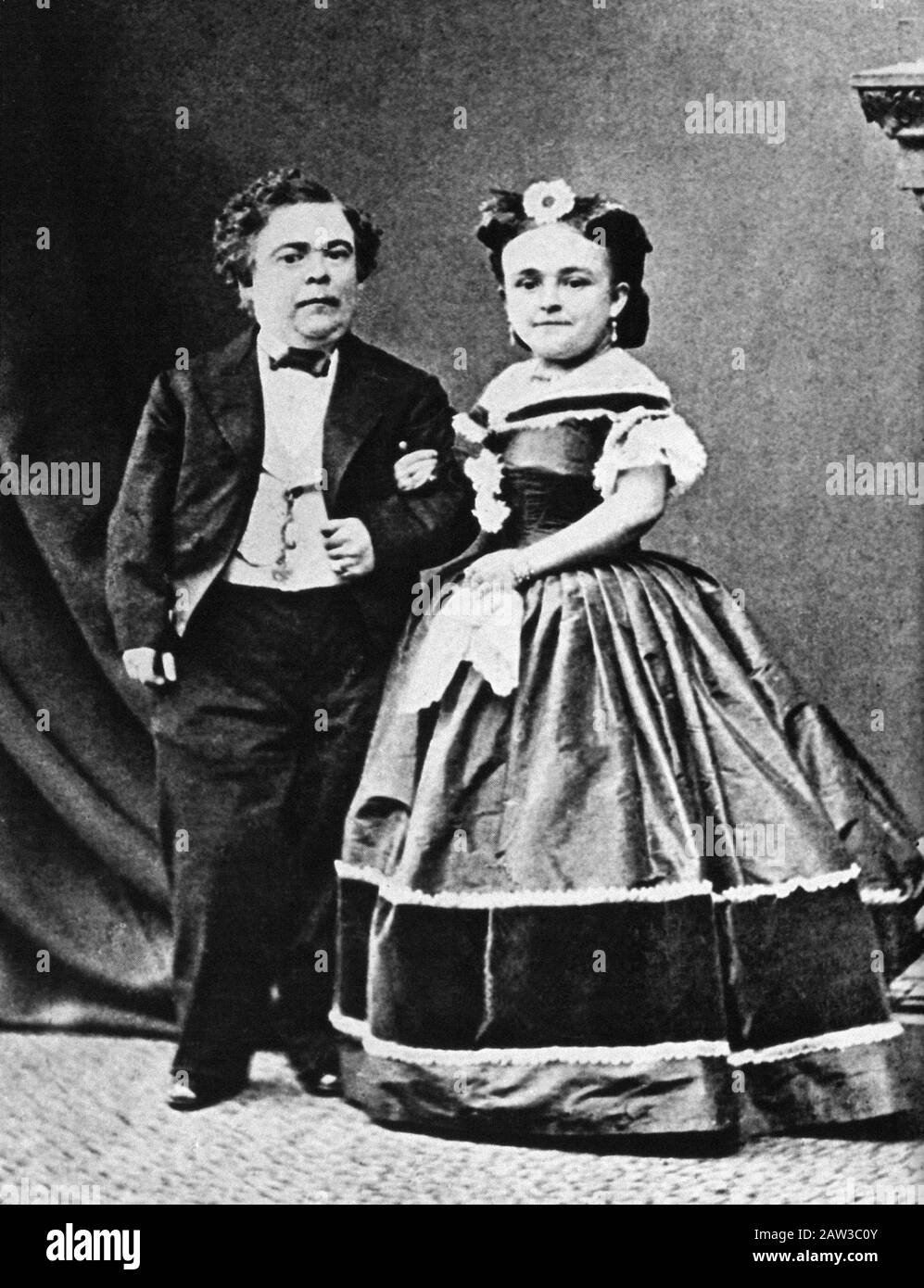 1864 CA , USA : Le général américain TOM THUMB ( 1838 - 1883 ), né Charles Sherwood Stratton , le P.T. Barnum's Circus célèbre Midget . Dans ce pH Banque D'Images 1864 CA , USA : Le général américain TOM THUMB ( 1838 - 1883 ), né Charles Sherwood Stratton , le P.T. Barnum's Circus célèbre Midget . Dans ce pH Banque D'Images