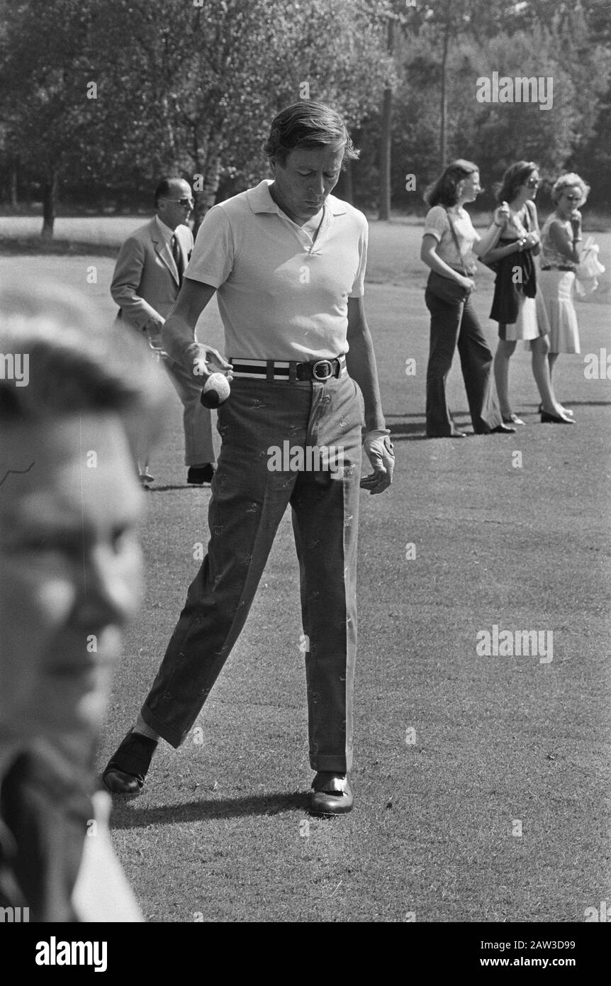 Prince Claus Au Tournoi De Golf American Express Pro Am À Hilversum Date : 7 Août 1974 Lieu : Hilversum Mots Clés : Princes Nom De La Personne : Claus, Prince Banque D'Images