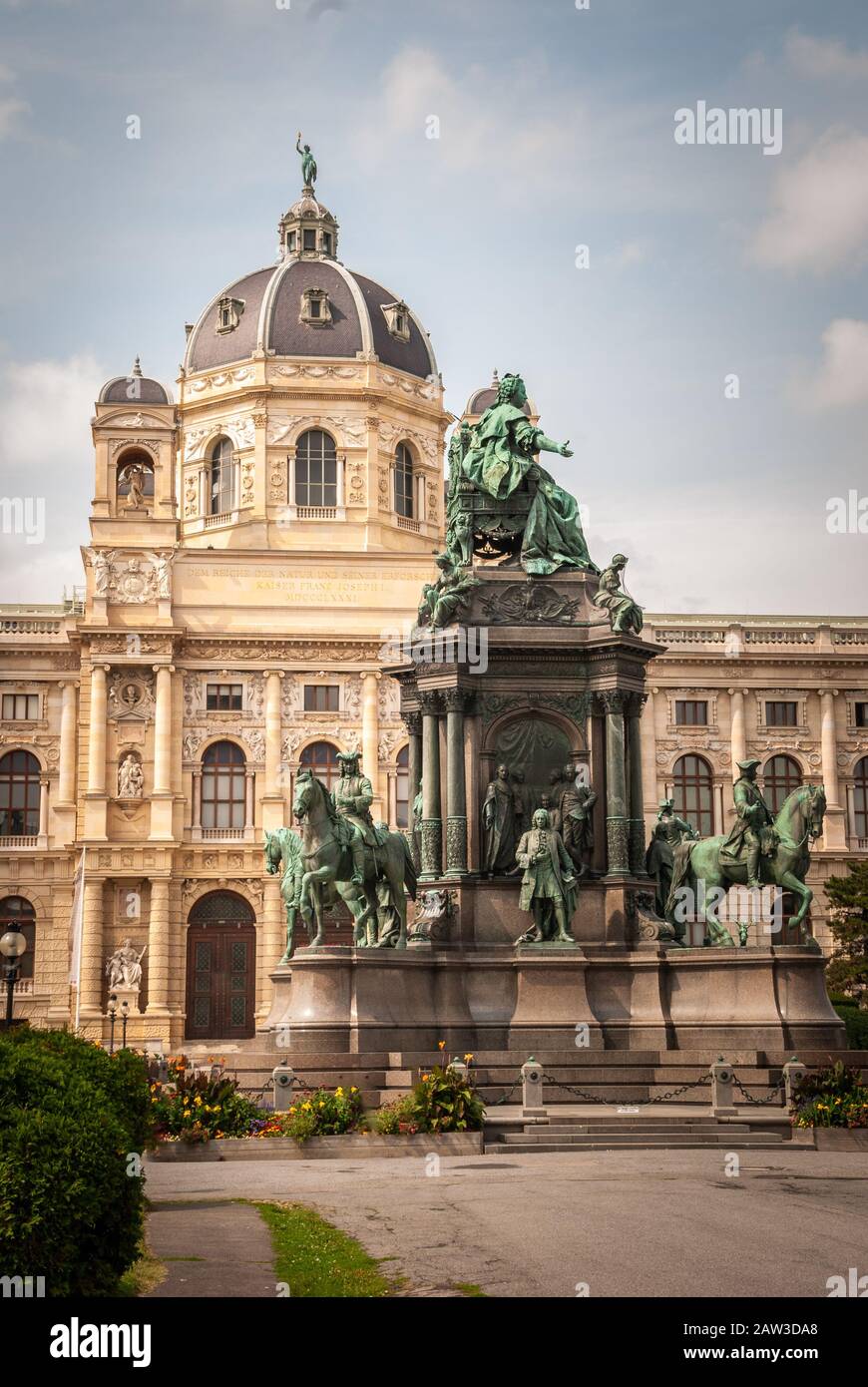 Le monument Empress Maria Theresia et le musée d'histoire naturelle de Maria-Theresien-Platz, Vienne (allemand : Musée Naturahistorisches Wien) est un grand naturel Banque D'Images