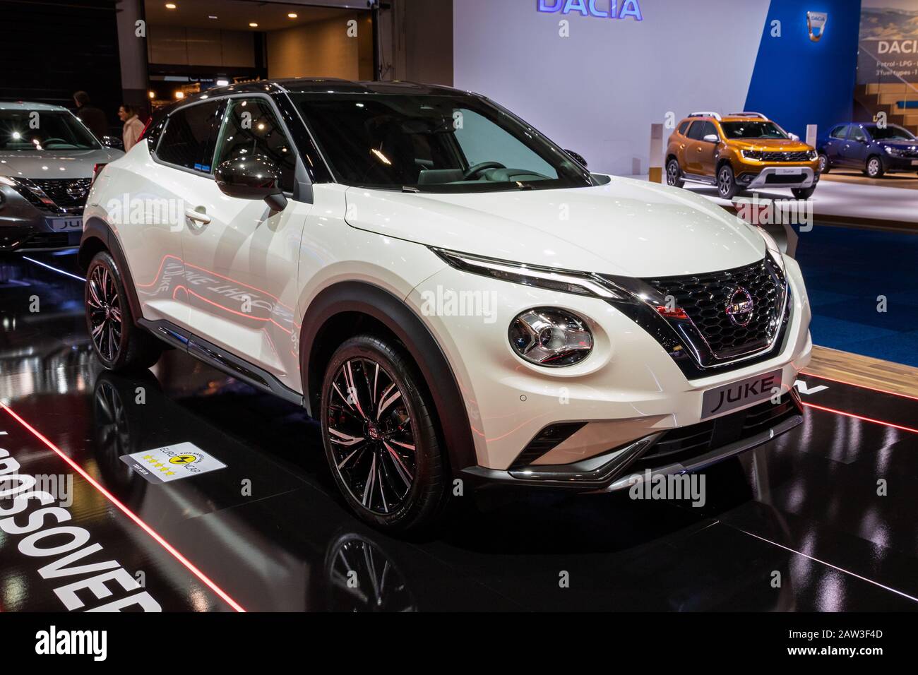 Bruxelles - 9 JANVIER 2020: Nouveau modèle de voiture de sport croisé Nissan Juke présenté au salon automobile Bruxelles Autosalon 2020. Banque D'Images