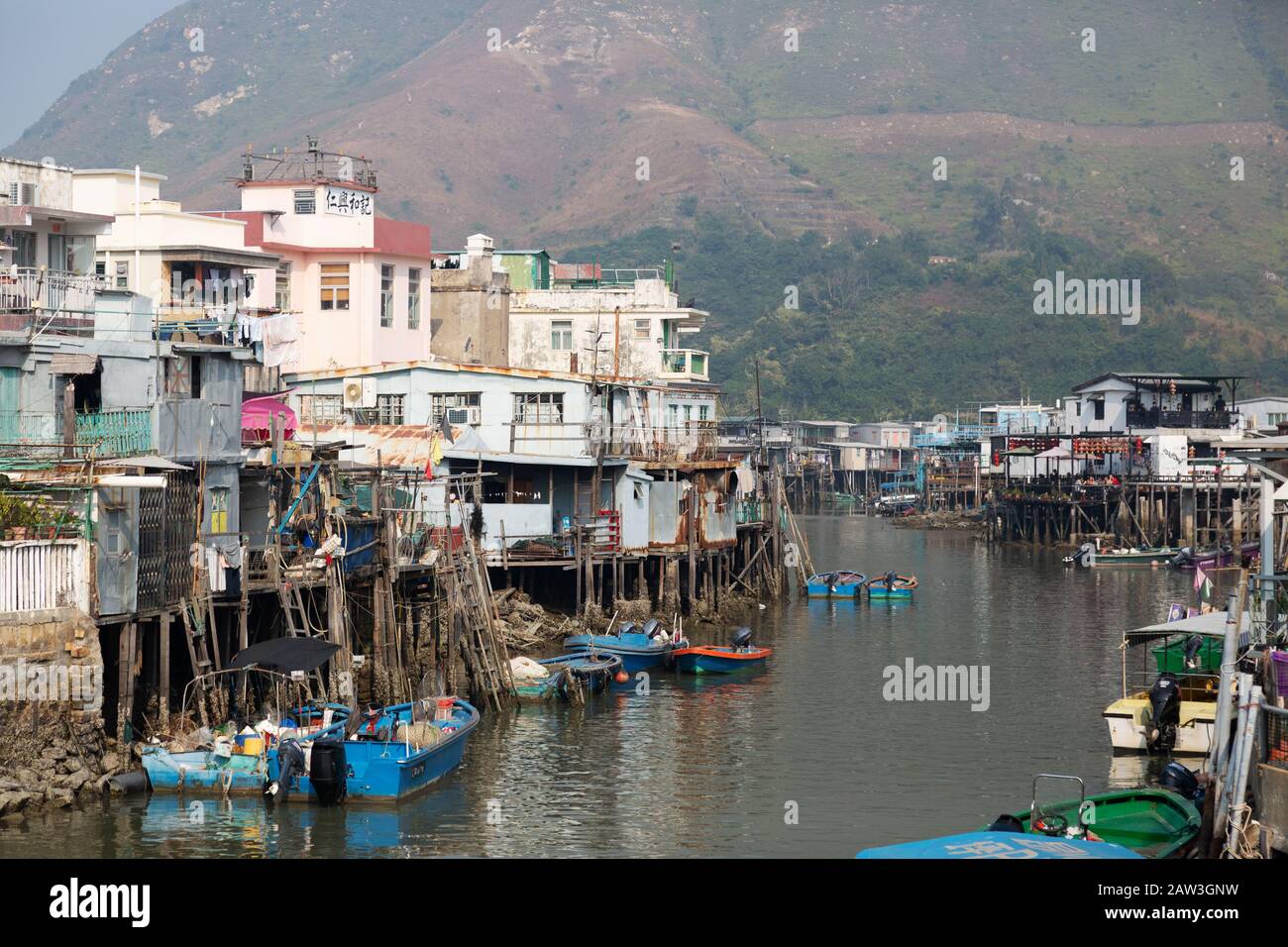 Village de pêcheurs de Tai-O - maisons sur pilotis sur la rivière dans le village de Tai-O, île de Lantau Hong Kong Asie Banque D'Images