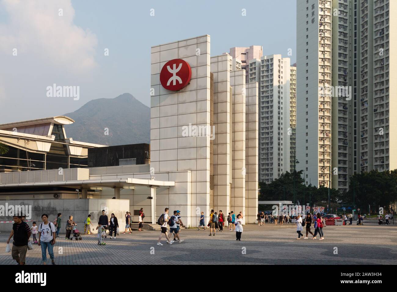 Gare MTR Tung Chung, qui fait partie du réseau ferroviaire de transport en commun, Tung Chung, île Lantau Hong Kong Asie Banque D'Images