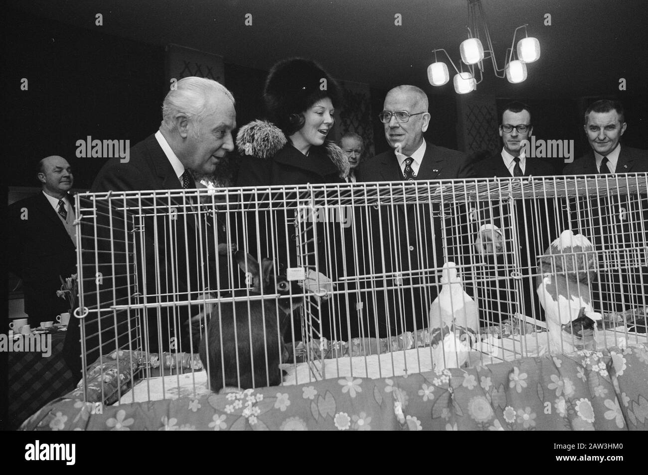 Princess Beatrix a ouvert 75 exposition de petits animaux Avicultura à Houtrusthallen La Haye, Princess Beatrix au cours de la tournée Date: 14 janvier 1972 lieu: La Haye, Hollande-Méridionale mots clés: Ouvertures princesses, expositions Nom De La Personne: Avicultura, Beatrix, princesse Nom de l'institution: Houtrushallen Banque D'Images
