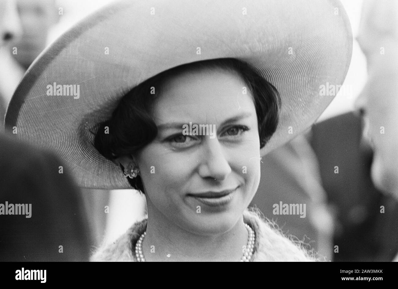 Princesse Margaret, Lord Snowdon et Prince Bernhard dans le Hoover Craft, princesse Margaret (tête) Date : 17 mai 1965 mots clés : visite Nom De La Personne : Margaret, princesse de Grande-Bretagne Banque D'Images