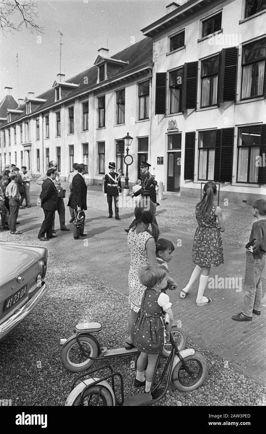 Princesse Margriet, fils. Peu d'intérêt pour le Palais Loo Date: 18 avril 1968 mots clés: Intérêt, palais, fils Nom De La Personne: Marguerite, princesse Nom de l'institution: Palais Het Loo Banque D'Images