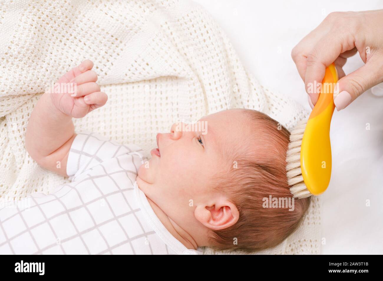 Bebe Cuir Chevelu Banque D Image Et Photos Alamy Bebe Cuir Chevelu Banque D Image Et Photos Alamy