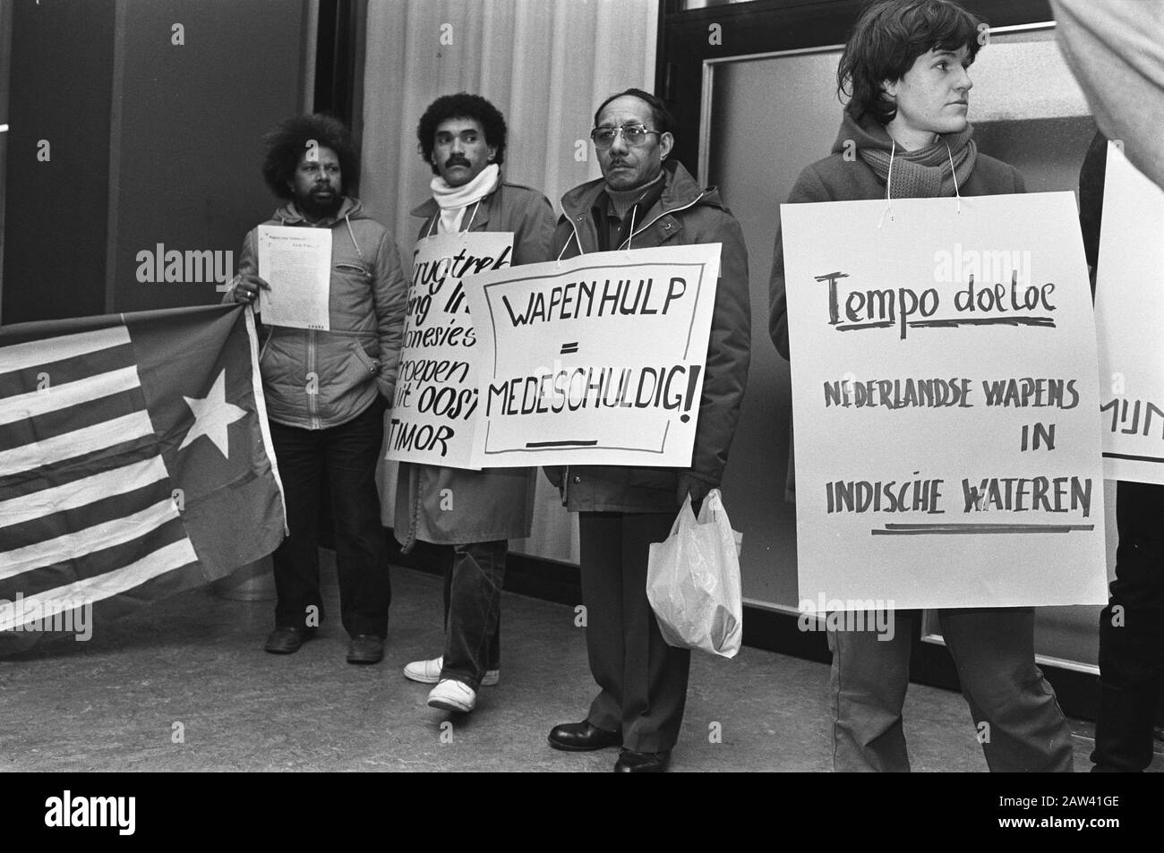 Protestation contre les ventes d'armes à l'Indonésie en conf. Evert Vermeer Foundation WPB Entreprises multinationales Date: 20 février 1982 mots clés: Conférences, protestations institution Nom: Fair Banque D'Images