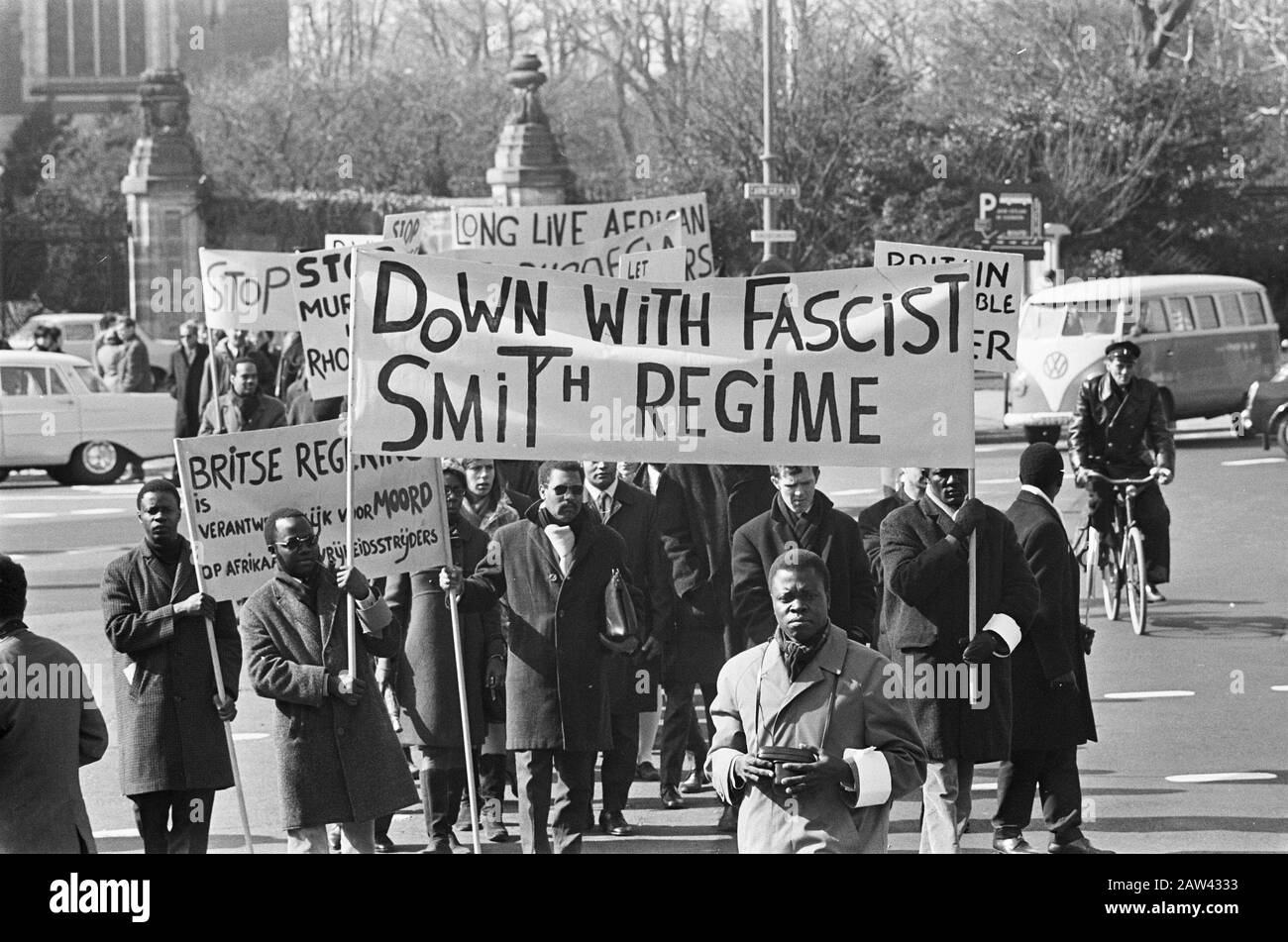 Manifestation contre le régime des étudiants africains. Une commission étudiante Date : 18 mars 1968 mots clés : marches de protestation, ÉTUDIANTS Banque D'Images