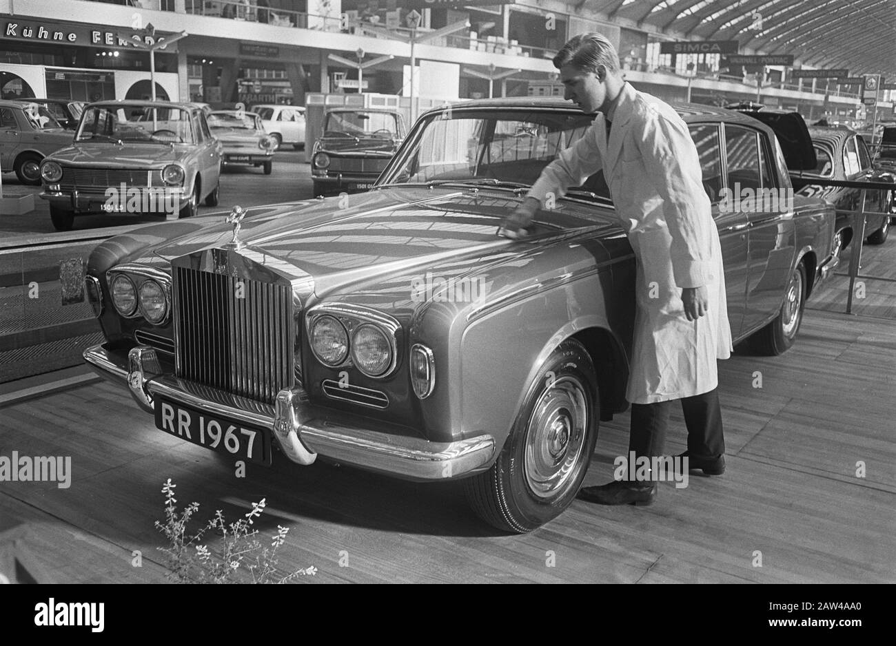 RAI Motor Show, Rolls-Royce modèle Silver Shadow (coût 88 000 guilders) Date: 15 février 1967 lieu: Amsterdam, Noord-Holland mots clés: Voitures, expositions Nom de l'institution: Rolls Royce Banque D'Images