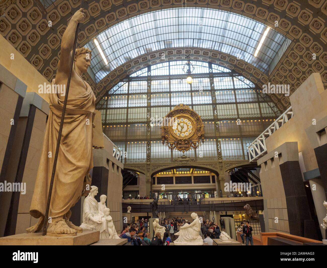 Paris, France - 19 Mars 2019. Intérieur du Musée d'Orsay à Paris, France. Le musée abrite la plus grande collection d'impressionnistes et de post-imp Banque D'Images