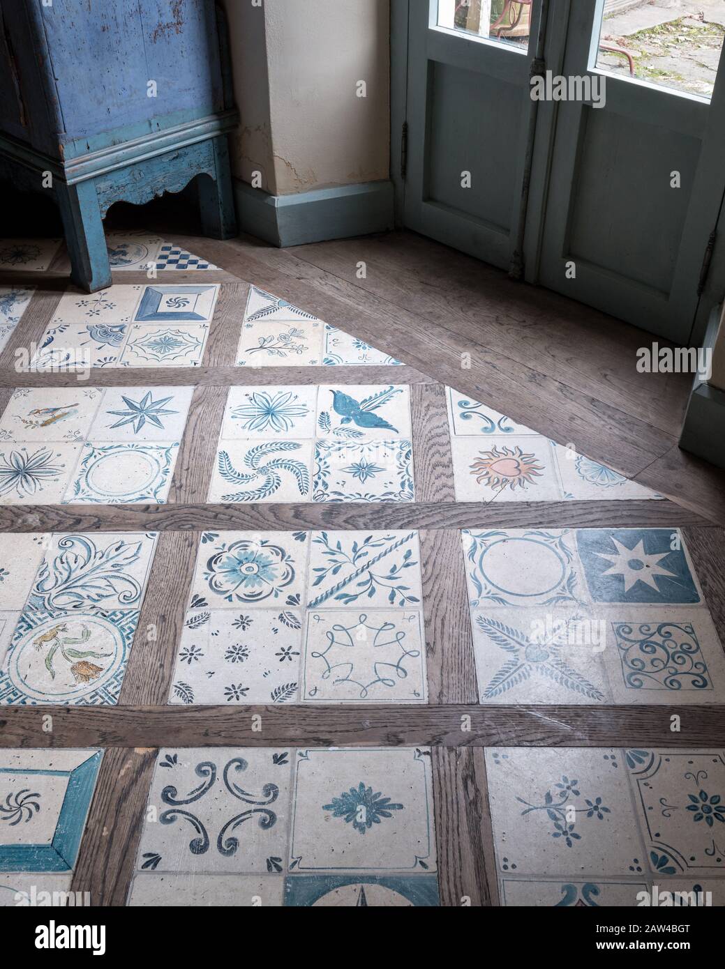 Carrelage et parquet dans le hall d'entrée Banque D'Images
