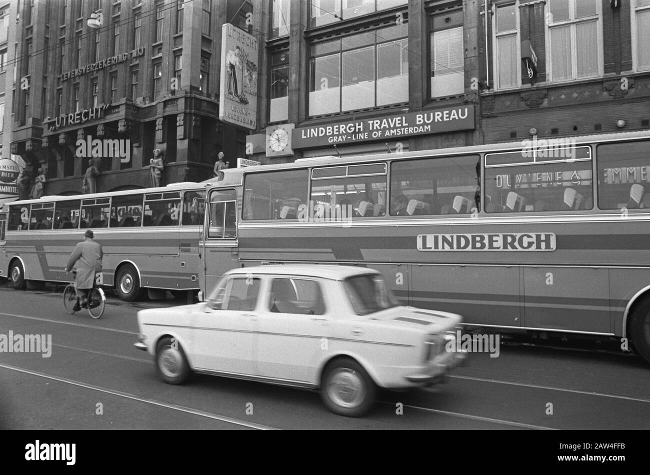 Agence de voyage Lindbergh difficultés Amsterdam, bureau extérieur sur Damrak avec bus Date: 1 novembre 1971 lieu: Amsterdam, Noord-Holland mots clés: Autobus, agences de voyage Nom De La Personne: Lindbergh : Cros, Rob C. / Anefo Titulaire du droit d'auteur: Archives nationales Type de matériel: Négatif (noir / blanc) numéro d'inventaire: Voir accès 2.24.01.05 Banque D'Images