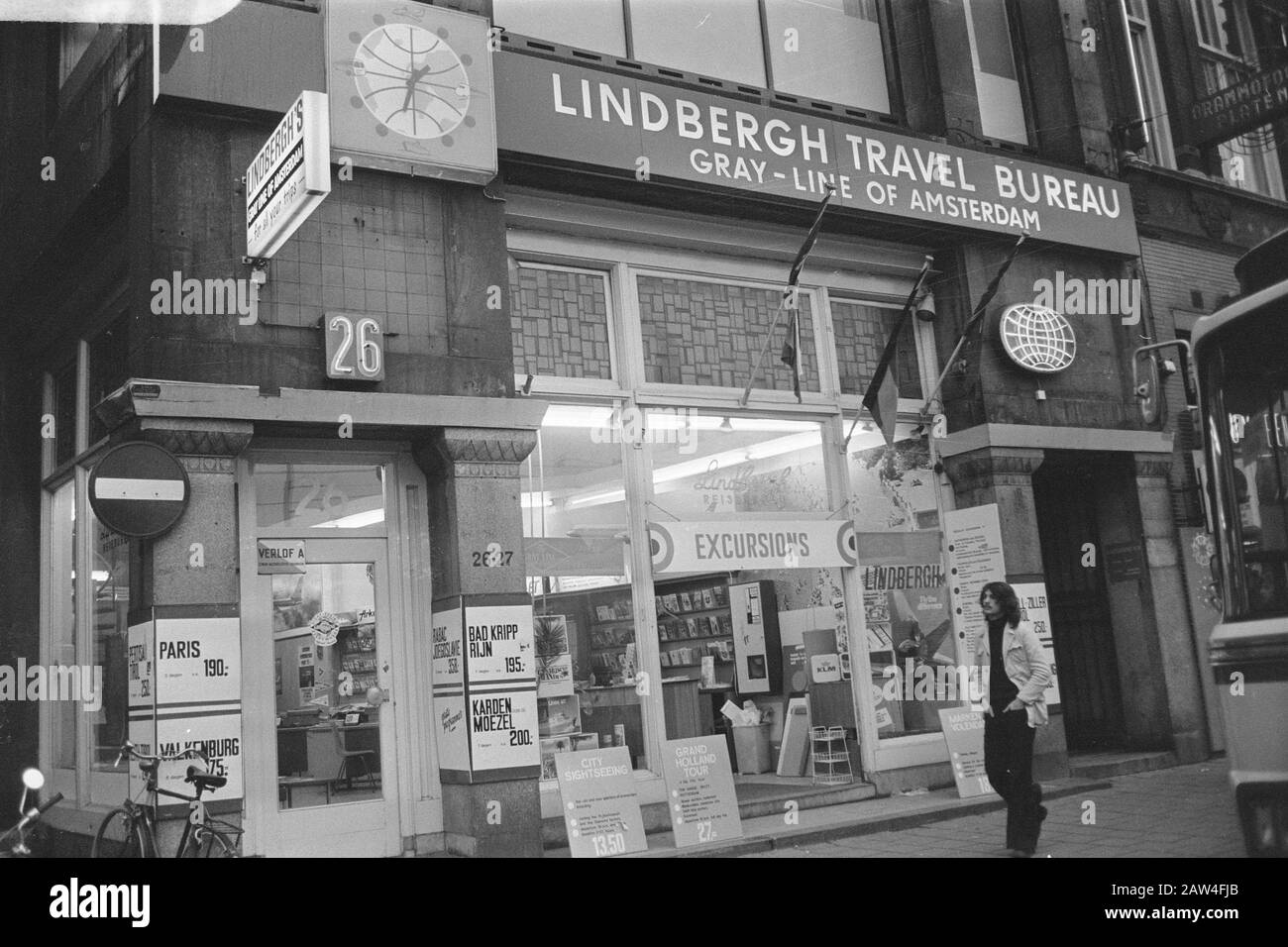 L'agence de voyage Lindbergh a été prise: Lindbergh office Damrak, Amsterdam extérieur Date: 3 janvier 1972 lieu: Amsterdam, Noord-Holland mots clés: Agence Nom De La Personne: Lindbergh Banque D'Images