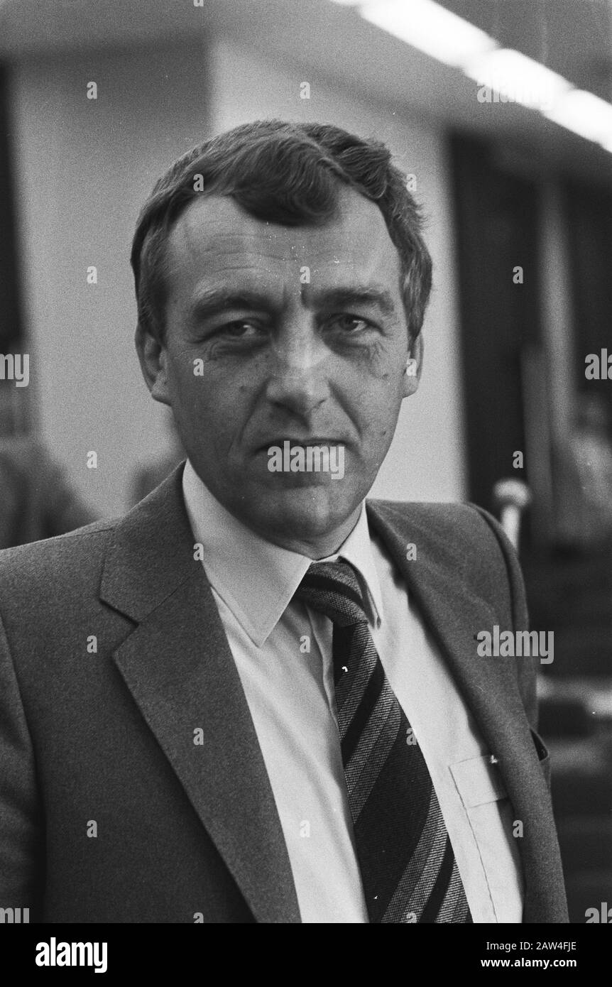 Les agents de voyage se rassemblent i.v.M. faillite Christopher Travel agents ensemble, faillite Christopher Travel, Drs G. JN Couvreur (chef). Date : 29 septembre 1980 mots clés : faillite, portraits, agences de voyage Nom De La Personne : Couvreur, G.J.N. Banque D'Images