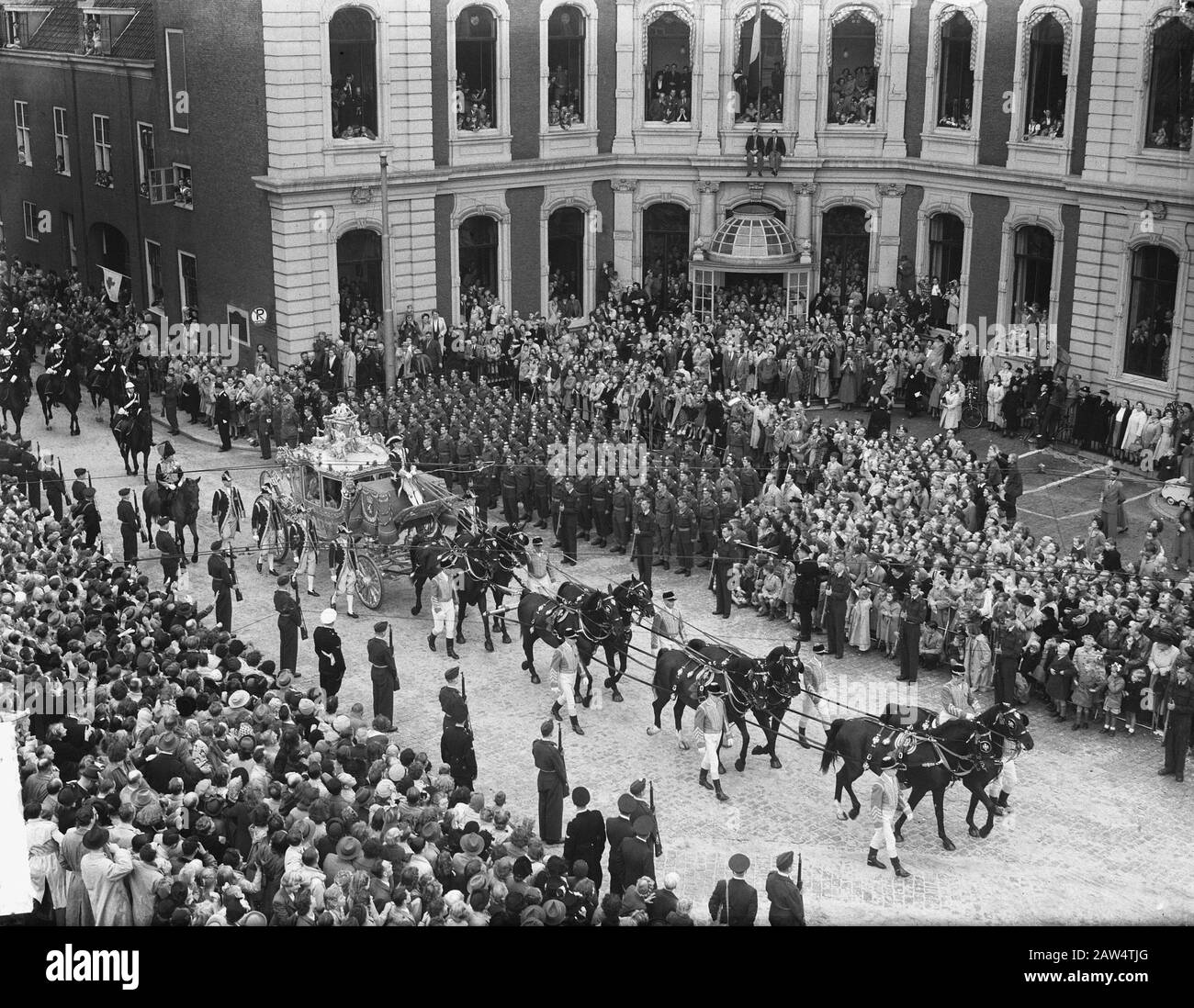 Ouvertures États Généraux / Golden Coach À Kneuterdijk Date: 19 Septembre 1950 Lieu: La Haye, Zuid-Holland Nom De La Personne: Kneuterdijk Nom De L'Institution: Golden Coach Banque D'Images