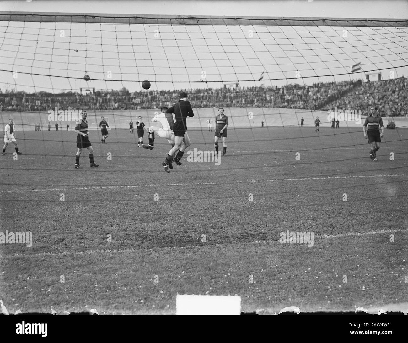 NEC v Ajax 2-1 Date : 21 octobre 1950 lieu : Nimègue mots clés : établissement de football Nom : AJAX, NEC Banque D'Images