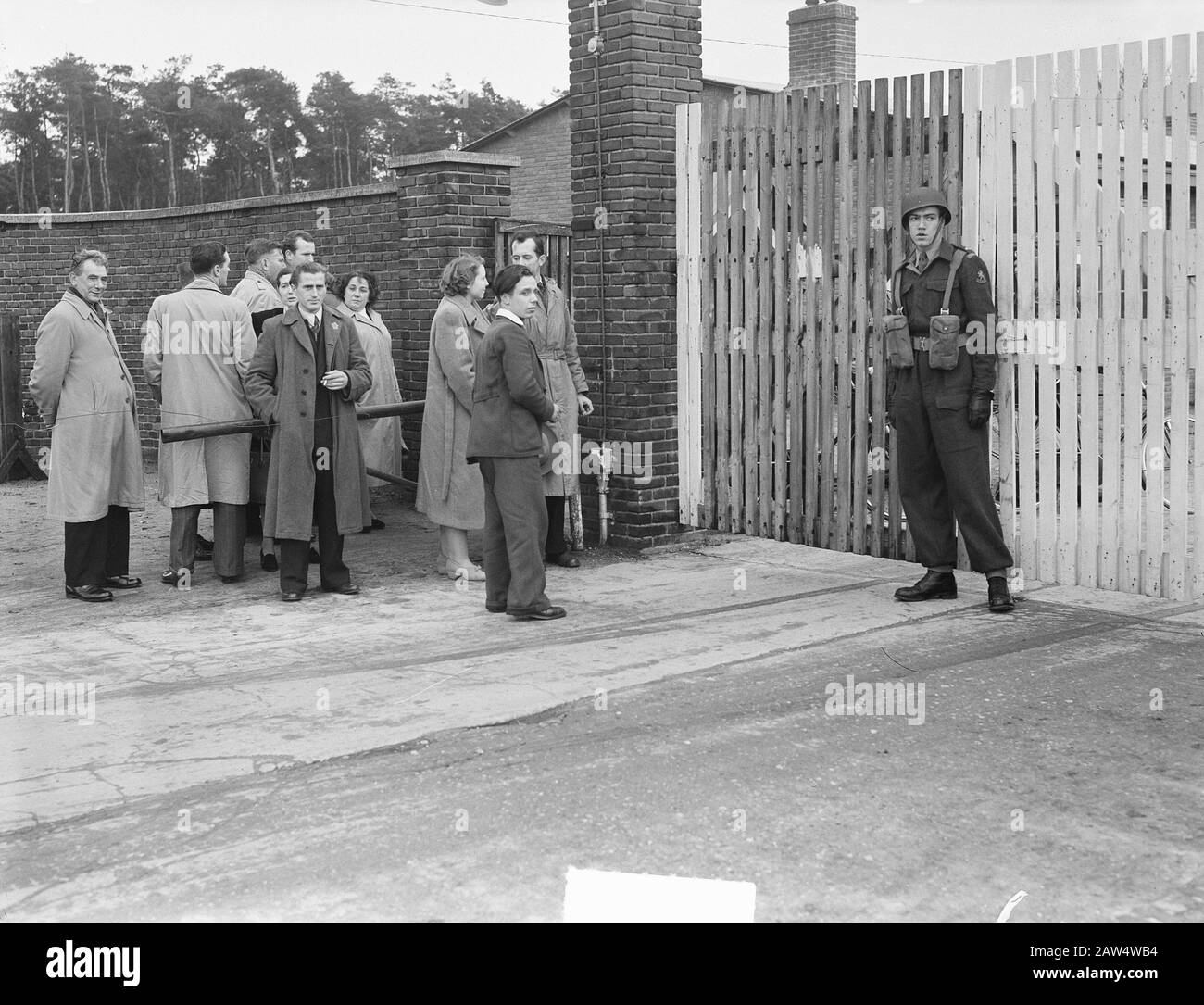Prisonnier de guerre néerlandais de retour de Russie à Amersfoort Annotation: Personnes impliquées qui avaient été dans le service militaire allemand Date: 11 novembre 1950 lieu: Amersfoort mots clés: Prisonnier de guerre, rapatriement Banque D'Images